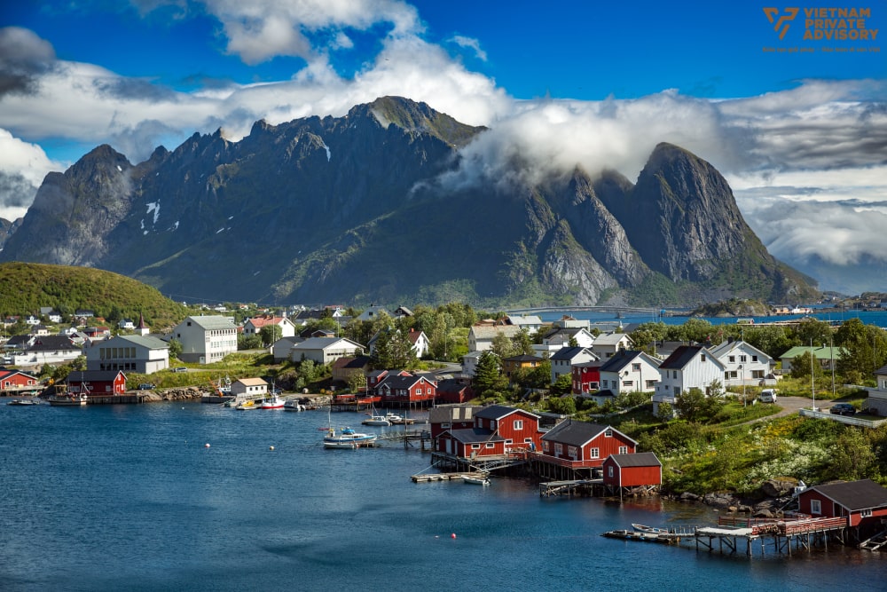 dat-nuoc-nauy-town-reine-lofoten-vietnam-private-advisory-0112